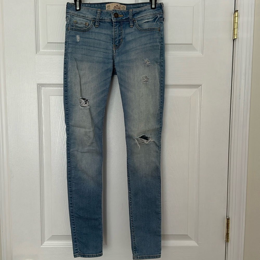 Light Wash Ripped Jeans